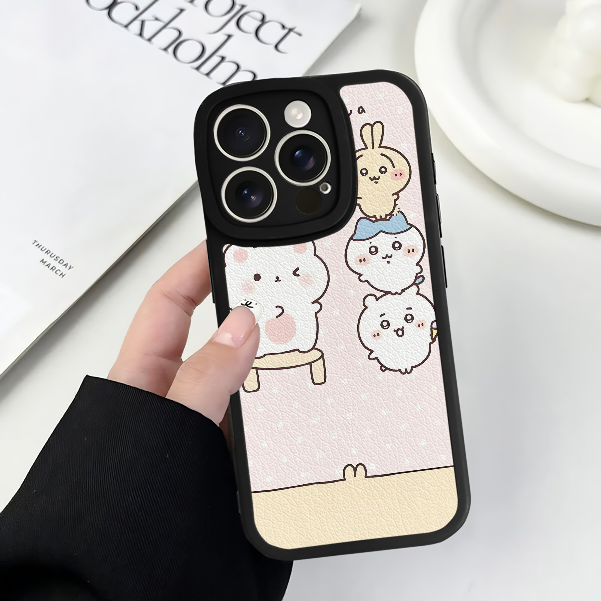 （画像用） ちいかわ Chii-kawa 【iPhone 16シリーズ対応】シリコンスマホケース（レザー調） 材質：シリコン